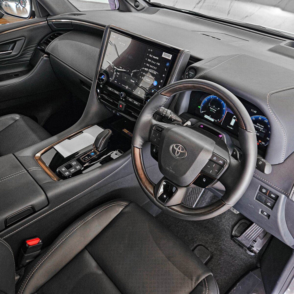 Toyota Alphard Z ภาพประกอบ 2