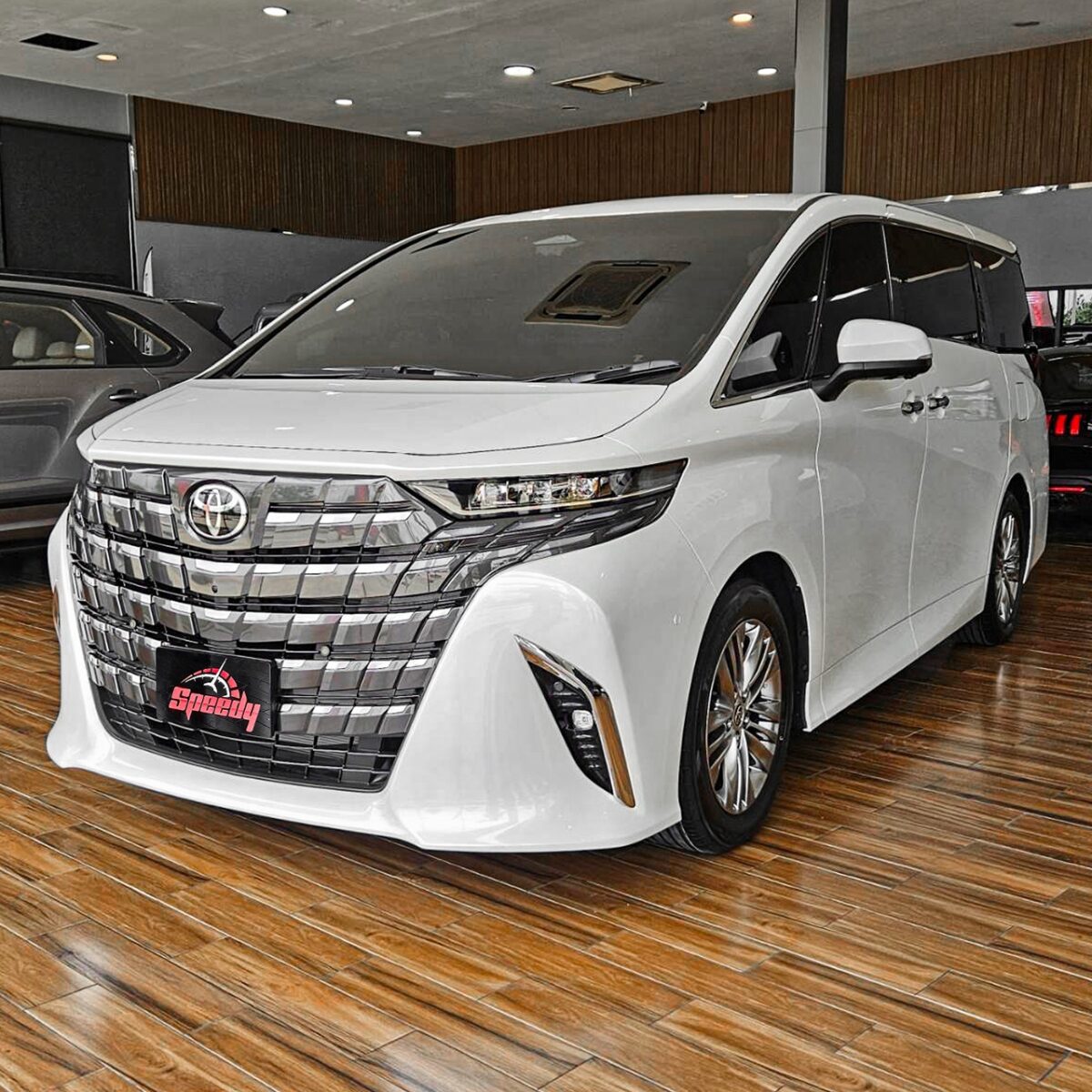Toyota Alphard Z ที่โชว์รูม SPEEDY